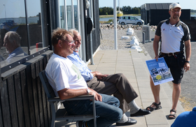 Snakken går i Udbyhavn Havn