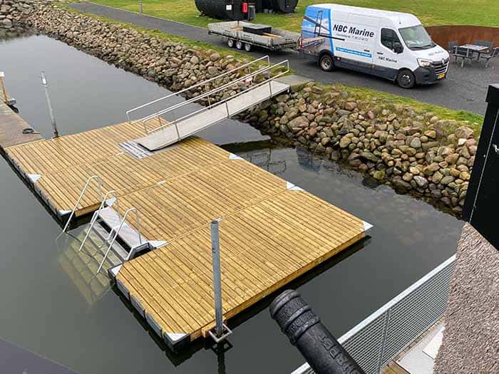 NBC leverer trapper til badeponton